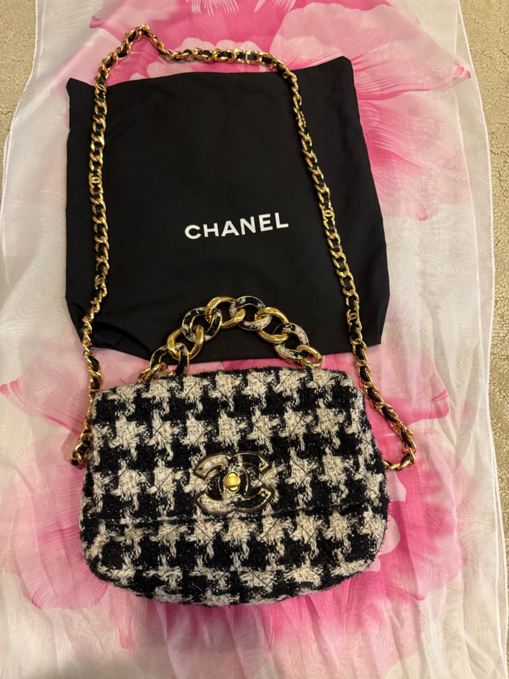 Black & White Houndstooth Tweed Chain Shoulder Bag